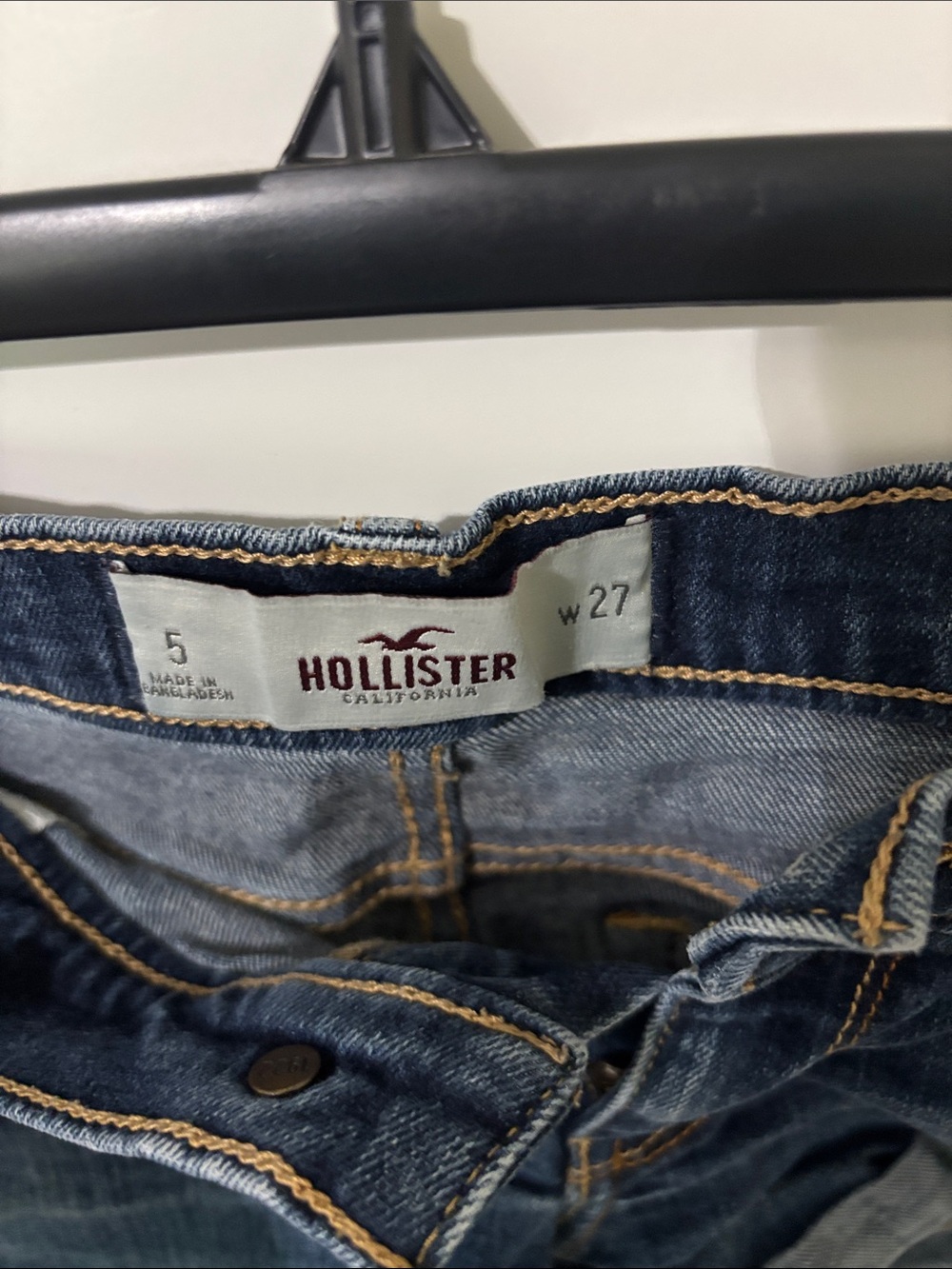Hollister Women's Dark Wash Denim Cuffed Jean Shorts - Picture 3 of 3